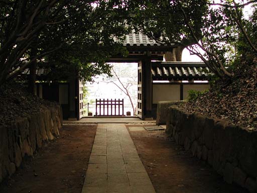 建功寺の山門