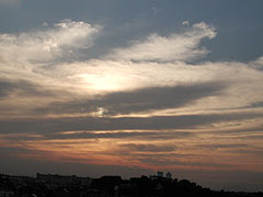 帯雲に夕日(9k) 