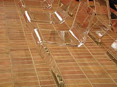 透明な椅子(13k) 14日撮影