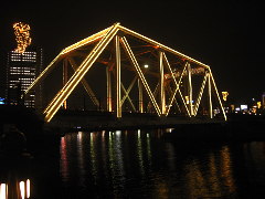 鉄橋の電飾(14k) 