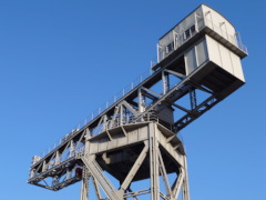 ハンマーヘッドクレーン(16k) 23日撮影